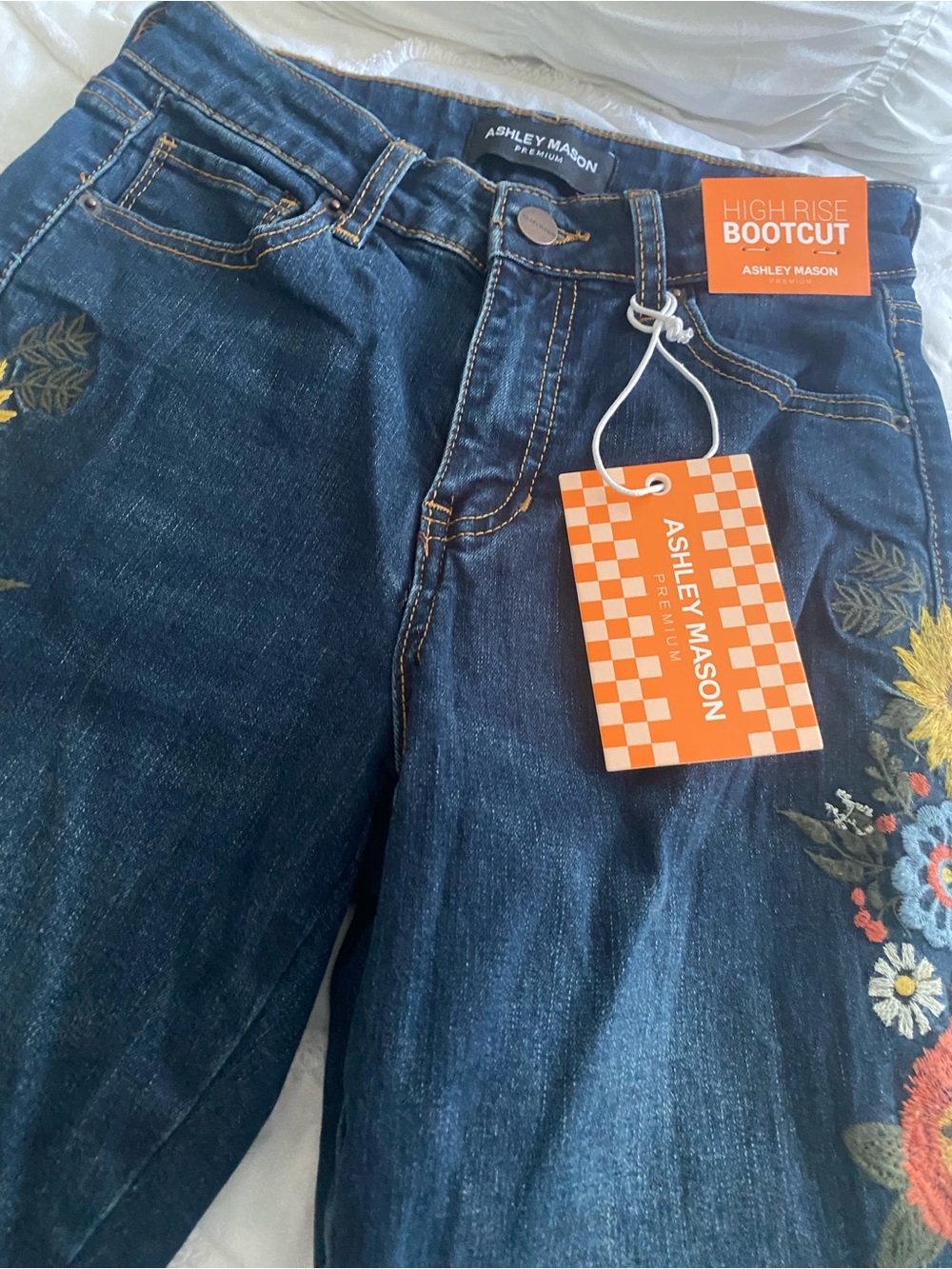 Ashley Mason Flare Jeans with Floral Embroidered Flowers SZ 25 NWT - Picture 2 of 3